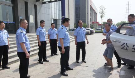 抢劫强奸嫌犯潜逃21年 安丘民警辗转多地将其抓获