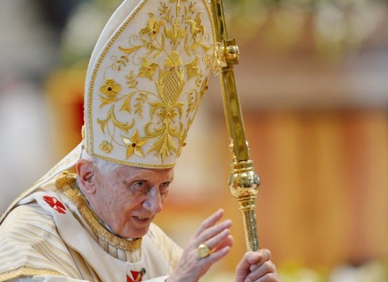 外媒报道,梵蒂冈发言人称,86岁的现任教皇本笃十六因年老关系决定