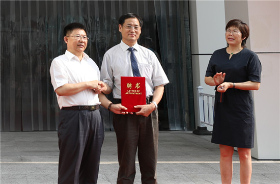 4、潍坊大学毕业证图片：哪张有中国开放大学毕业证图片？ 