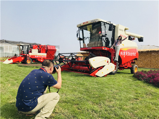 雷沃谷神gm100收割机