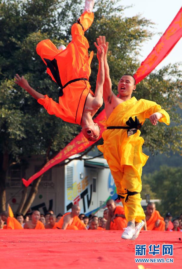 南少林武术文化节开幕武僧展绝技