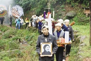 记者忆爱情天梯曝光史:老人偶遇驴友 问候毛主席