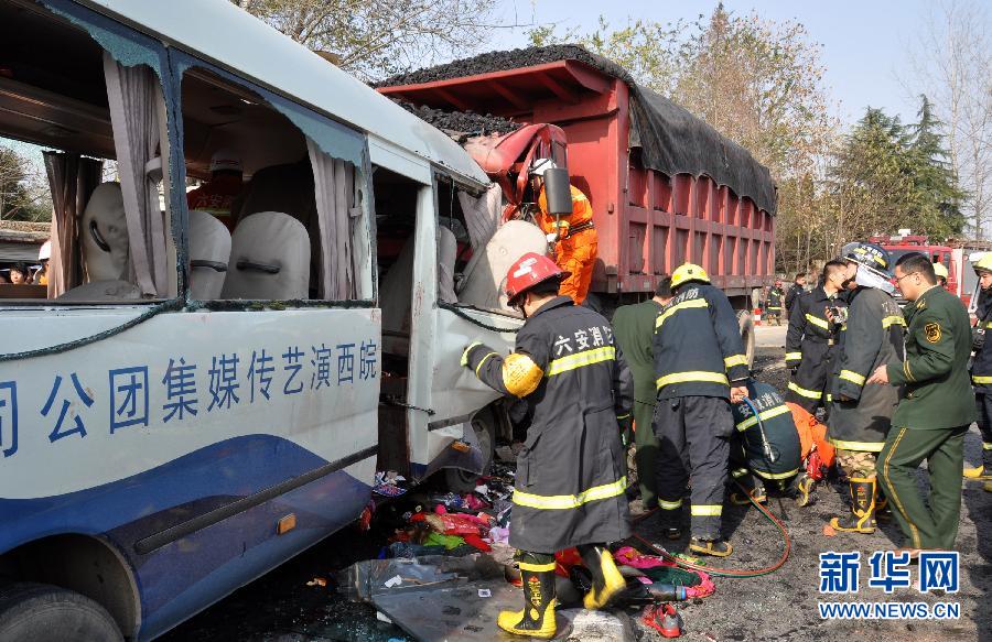 安徽六安发生客货相撞交通事故5人死亡16人受伤