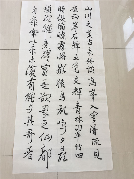 在高新区举办的第二届中小学师生毛笔书法大赛中,该校教师魏涛,王锟