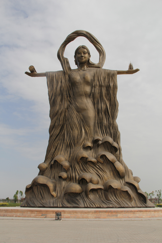 青铜峡黄河女神像是谁图片