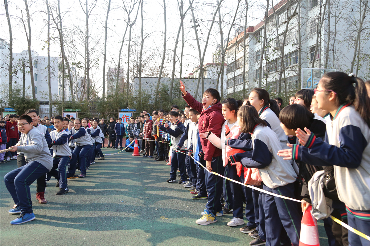 潍坊北海学校举办冬季系列体育活动之拔河比赛