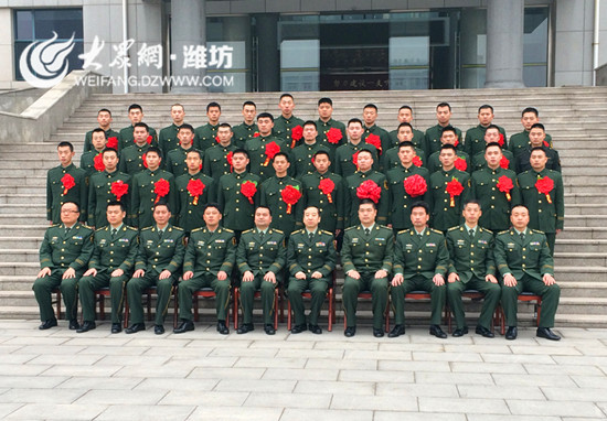 武警潍坊支队举行2015年度退伍老兵欢送仪式
