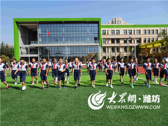 潍坊高新区大观小学隆重举行队列队形比赛活动